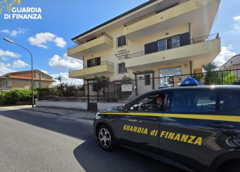 Sgominata rete del falso da 2 milioni di euro, 4 ordinanze
