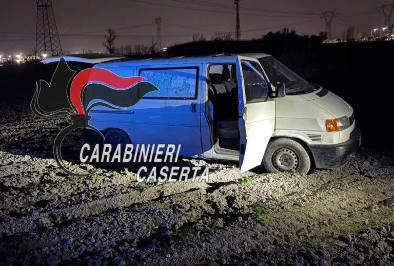 Carabinieri all’inseguimento di 3 mezzi sospetti: avevano un carico di roba illegale