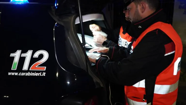 Sorpreso con la droga mentre è in giro in auto, scatta l’arresto