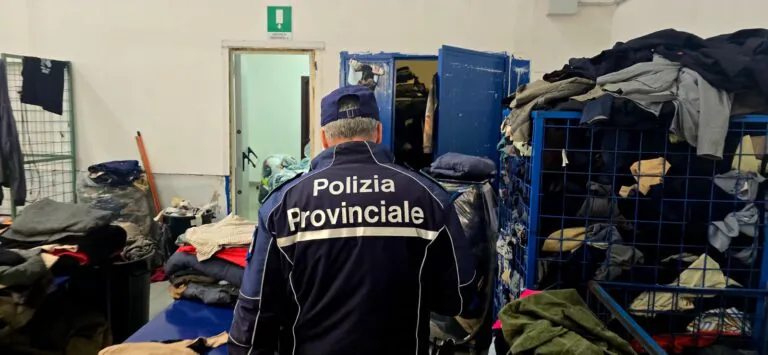 Lavoratori in nero e irregolarità, agenti sequestrano azienda importante