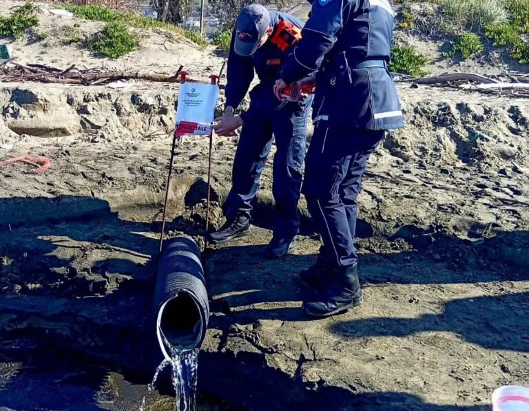 Scarichi abusivi in mare, sequestro sul litorale domizio