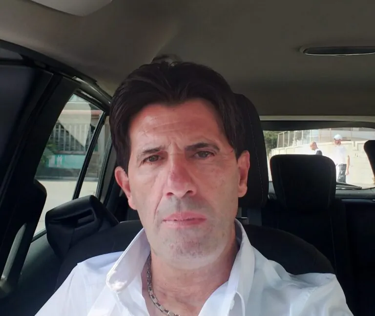 Gennaro muore a 55 anni: comunità in lutto per storico venditore ambulante
