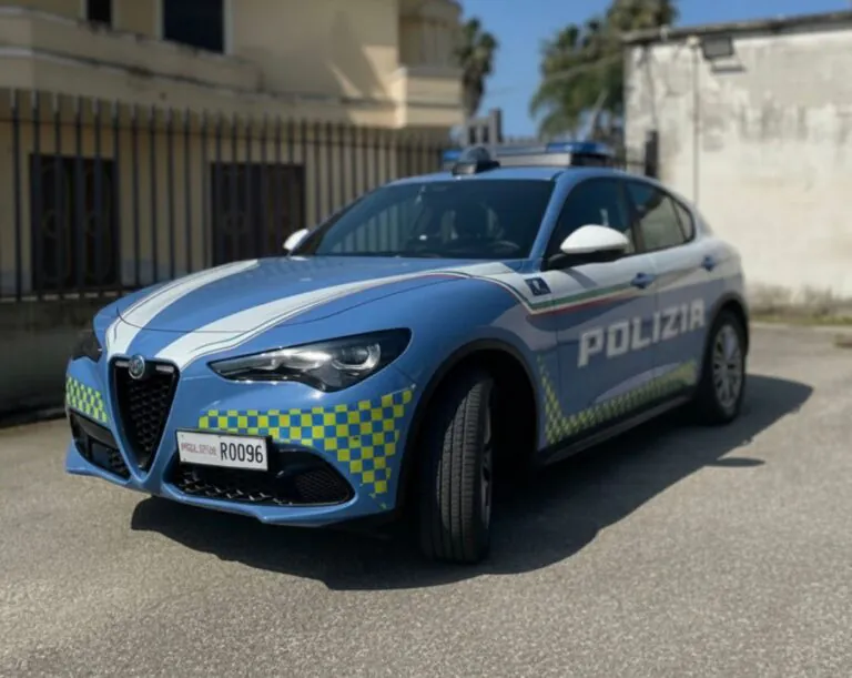Aggredisce la madre davanti alla figlia: fermato dopo l’allarme dato alla polizia