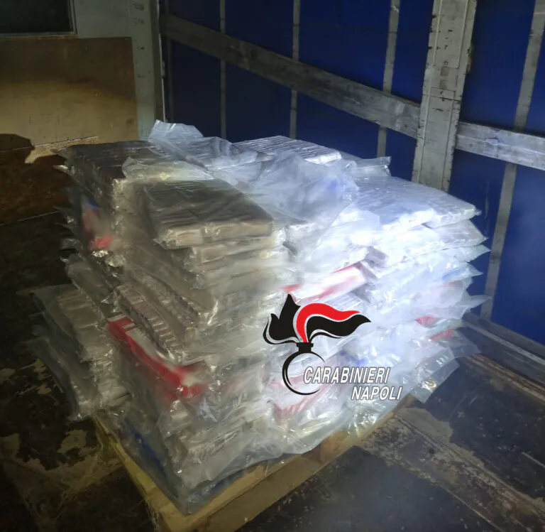 Carabinieri trovano una tonnellata di droga, due fermati