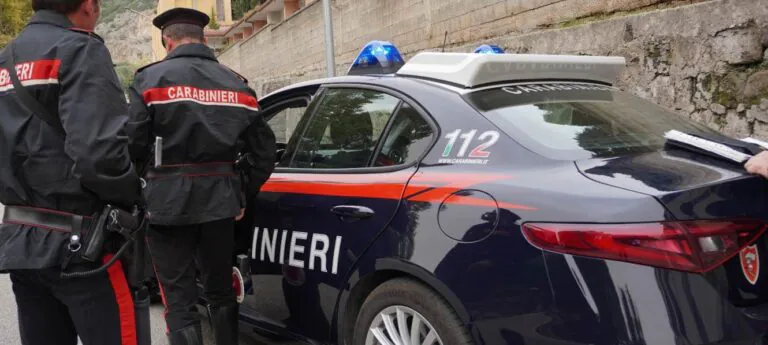 Si finge cliente e fa il colpo allo store di elettronica, preso