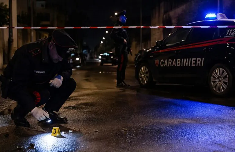 Agguato notturno, colpito il figlio del boss