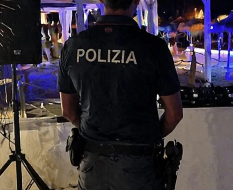 Dj-set illegale sul lido, polizia blocca festa