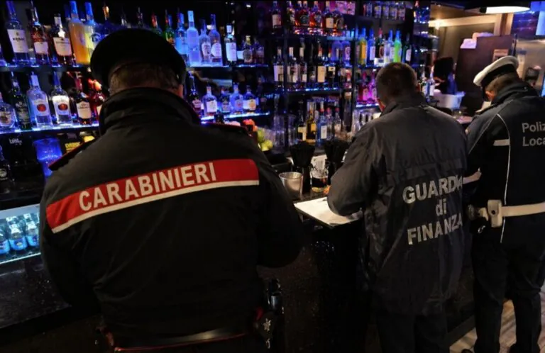 Alcol ai minori e lavoratori in nero nei bar della movida