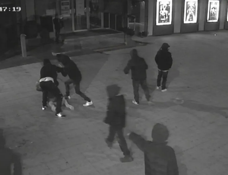 Accoltellato davanti alla multisala, giovanissimo insospettabile fermato per tentato omicidio