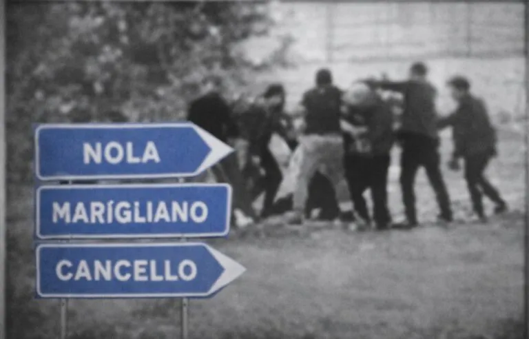 Giovanissimo accoltellato, aggrediti pure il padre e lo zio