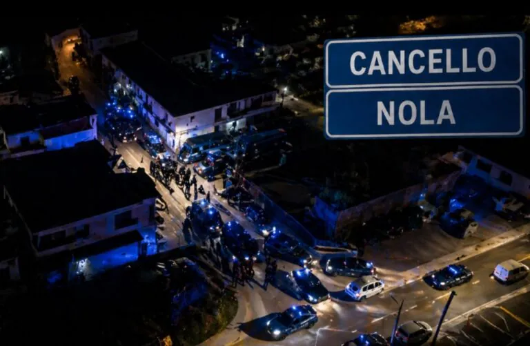 Traffico di droga blindato dalle armi del clan, 23 arresti