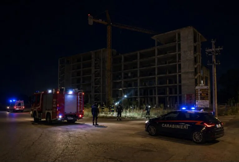 A 14 anni vuole uccidersi nell’hotel fantasma, notte di panico