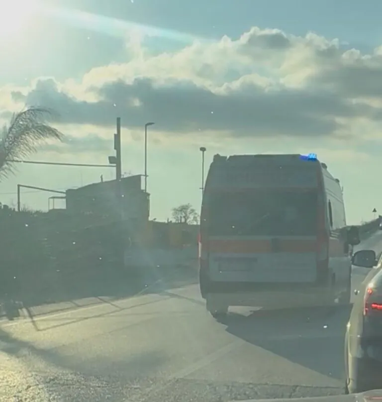 Bloccato in casa dopo malore: arrivano i pompieri