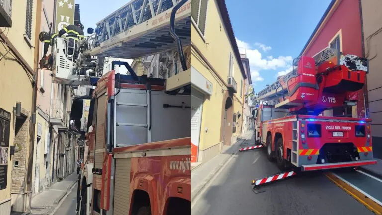 Mezzo pesante centra insegna, pompieri sul posto