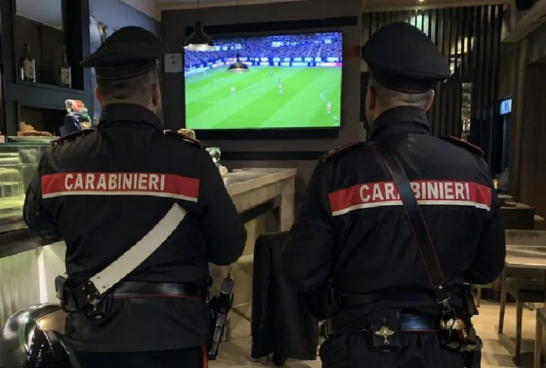 Carabinieri nei bar a caccia di partite e collaboratori irregolari