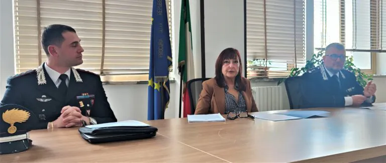 Fuga con la fidanzata e borsello pieno di cocaina: così è partita la retata