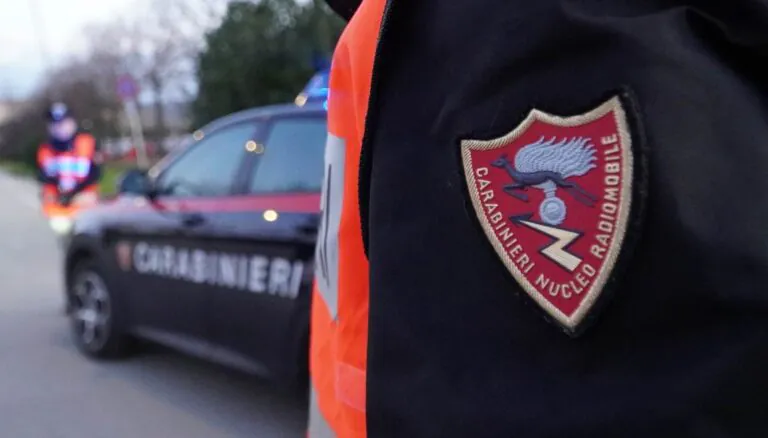 Fermato su uno scooter rubato e senza targa