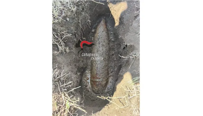 Ordigno bellico in un terreno della Curia, area blindata dai militari