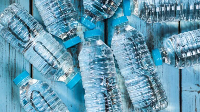 Aumenta anche l’acqua minerale in bottiglia: rincari in vista