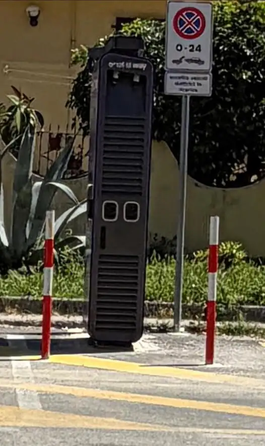 Vandalismo: assaltate le colonnine elettriche