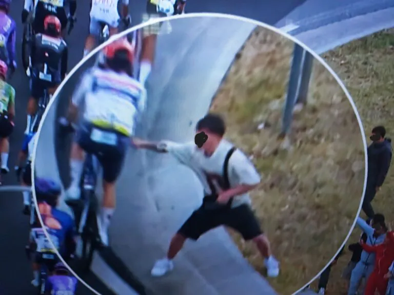 Daspo per i due invasori del Giro d’Italia