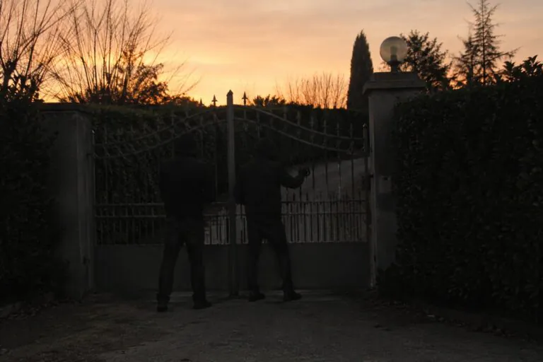 Suonano alle case per vedere se c’è qualcuno, è emergenza