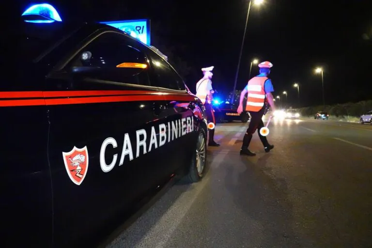 Fugge all’alt e travolge un carabiniere