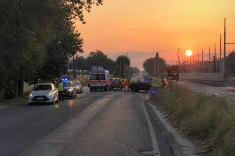 Bimba di 10 anni sbalzata dalla Porsche dopo impatto tremendo