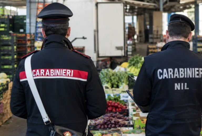Blitz al mercato ortofrutticolo, commerciante nei guai
