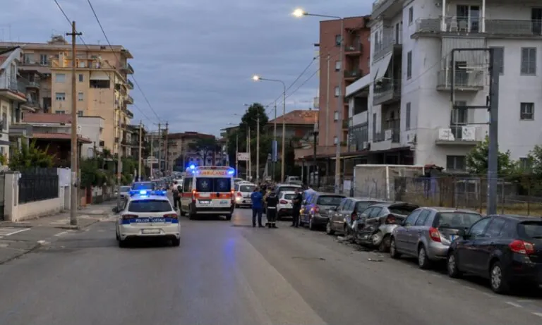 Carambola in centro tra 4 auto, paura nella notte