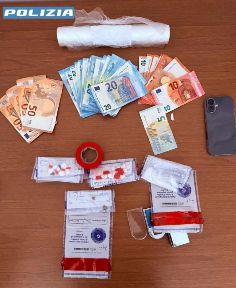 Blitz antidroga in 2 comuni: in tre finiscono nei guai