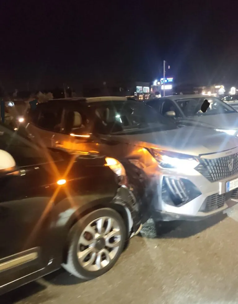 Violento scontro ai giardinetti, paura per i coinvolti