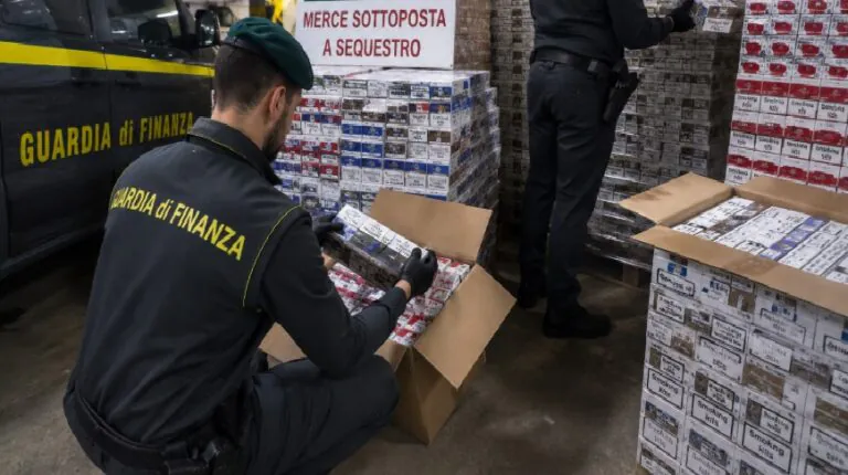 Riesplode il contrabbando, furgone beccato: Finanza trova 5 tonnellate di sigarette nel deposito