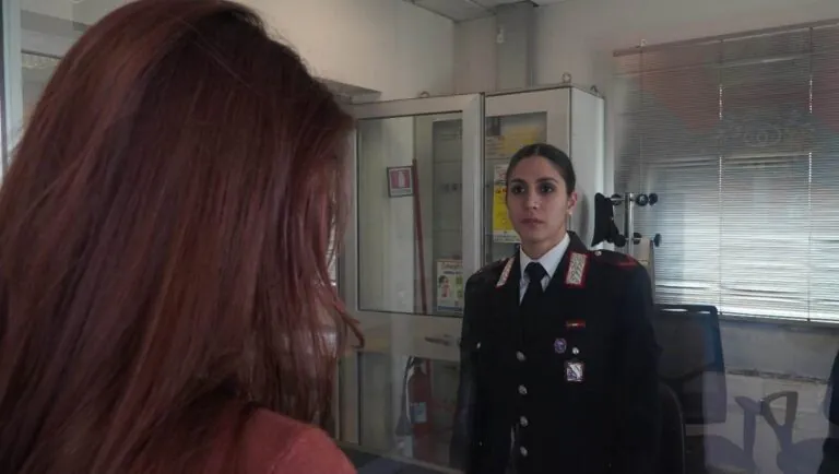 Si fingono carabinieri e chiamano da un numero “ufficiale”: donna smaschera nuova truffa su conto corrente