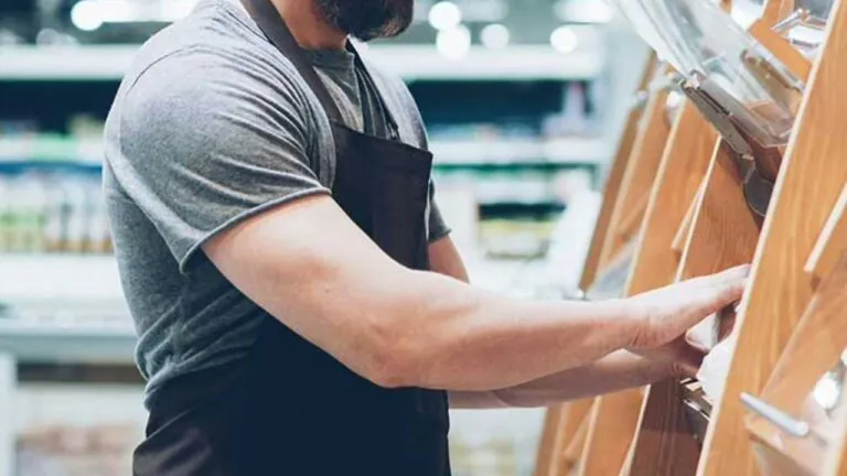 Si cercano scaffalisti al Campania: lavoro notturno 3 giorni a settimana anche senza esperienza