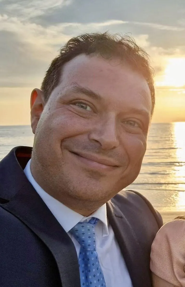Stimato avvocato muore a 50 anni, città in lutto per Paolo
