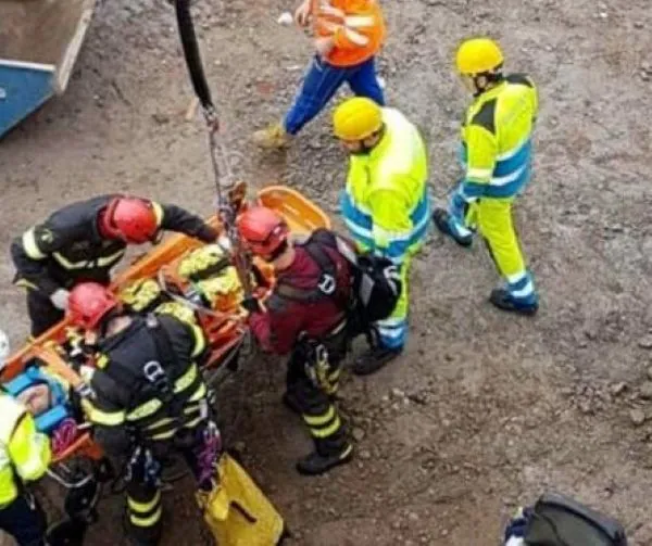 Cade nel vuoto durante sopralluogo, choc nel cantiere