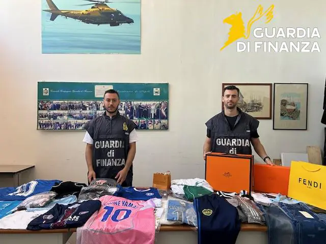 Calcio e moda, scoperto deposito del pezzotto da 7 milioni