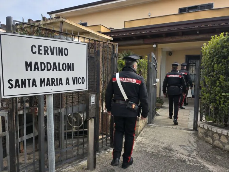Rientra ubriaco, pesta moglie e viene arrestato: il giorno dopo ‘beccato’ in strada dai carabinieri