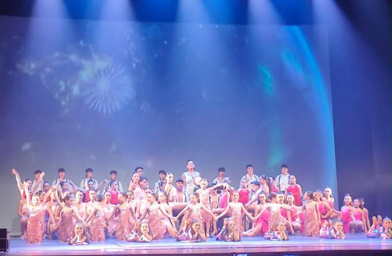 Dance For Life incanta il Teatro Garibaldi: un viaggio tra i continenti nel saggio di fine anno