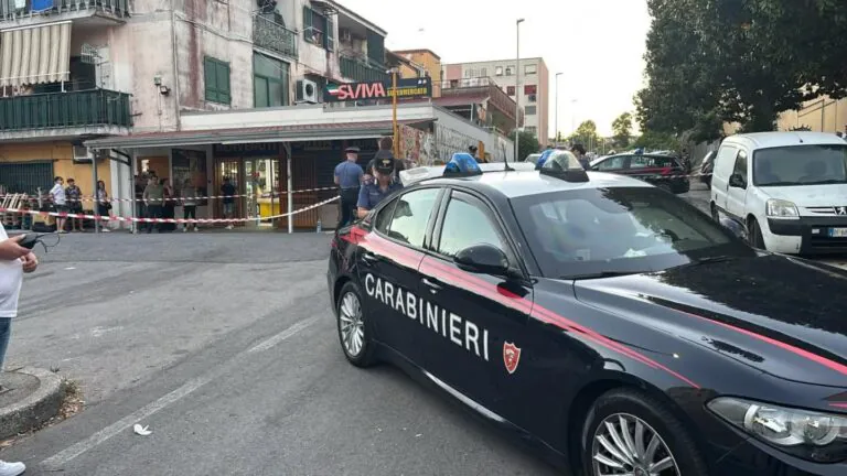 Piombo in strada: 25enne gambizzato nel pomeriggio