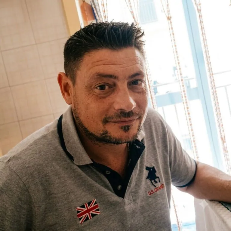Si sente male fuori casa e muore: 2 città in lutto per Mario