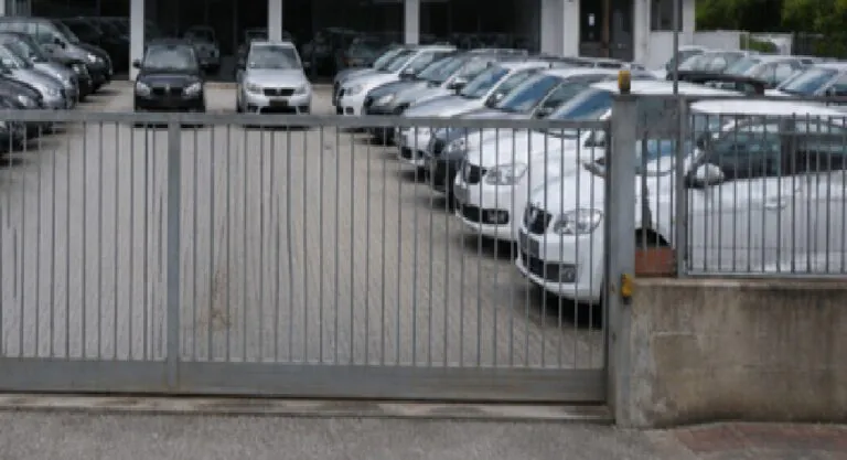 Chiusa concessionaria d’auto dopo controlli dei militari