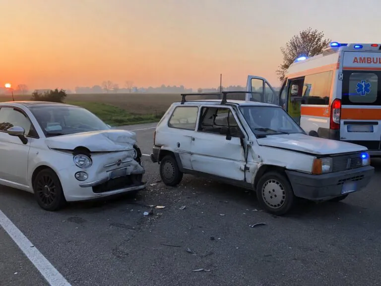 Tragedia all’alba, muore in ospedale dopo incidente tra auto