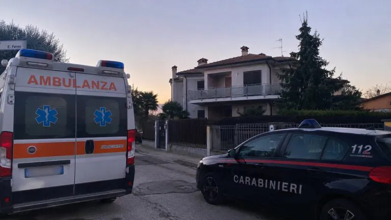 Calciatore 17enne muore nel sonno, comunità sotto choc
