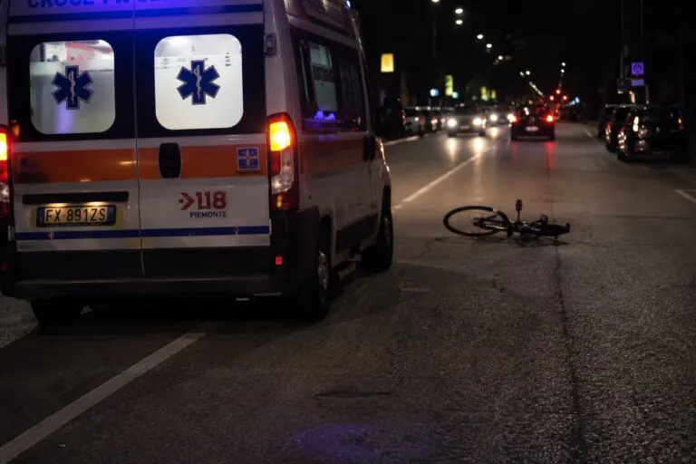 Travolto mentre è in bici, 12enne trasportato d’urgenza al Santobono