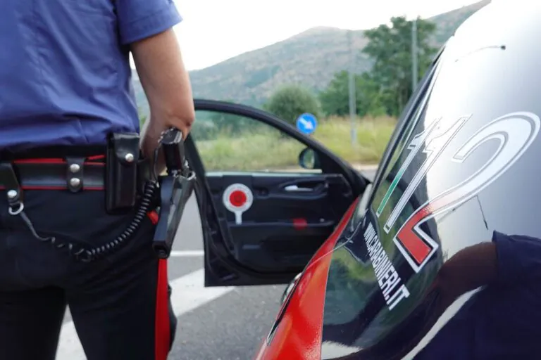 Finisce in carcere dopo blitz dei carabinieri