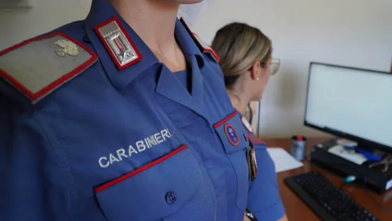 Lite familiare sfocia nel caos, piombano carabinieri e lo arrestano