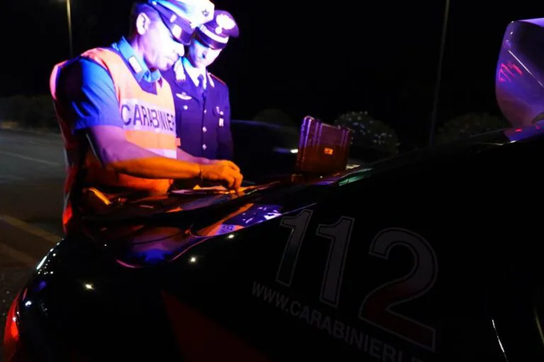 Sorpreso a vendere il fumo in strada e arrestato
