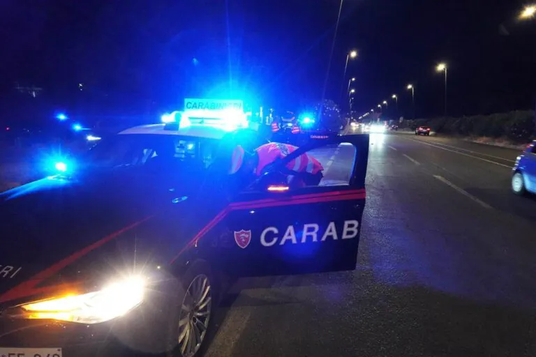 Assale donna per la borsa, rapina choc sul Vialone: preso dopo fuga